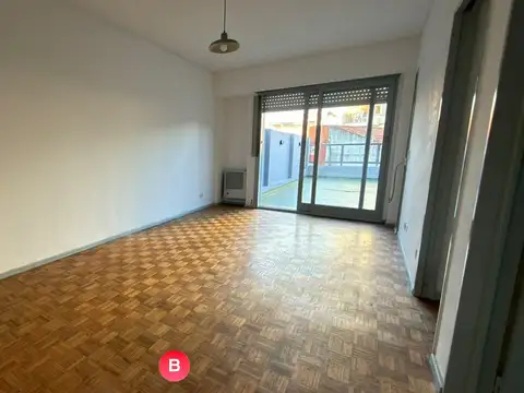 Semipiso 2 Ambientes en Alquiler con Cochera y Doble Patio