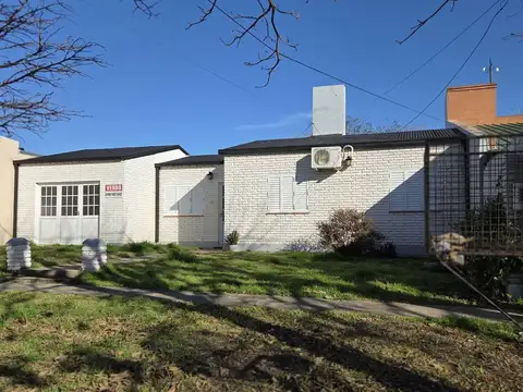 VENTA CASA 3 DORMITORIOS y AMPLIO PATIO VERDE