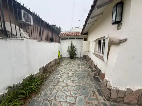 Casa en Alquiler con 1 cochera