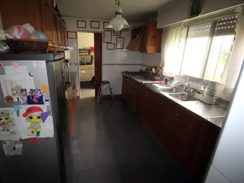 Casa 5 ambientes con 2 baños