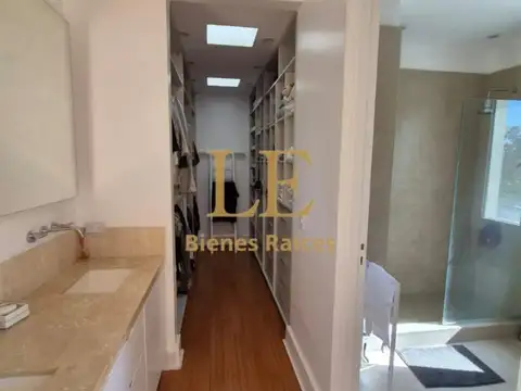 Casa en Alquiler Temporal con 6 cocheras