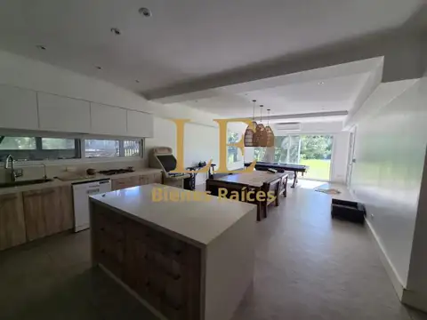 Casa 5 ambientes con 6 baños