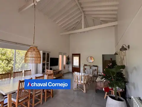 Casa en Venta con 2 cocheras