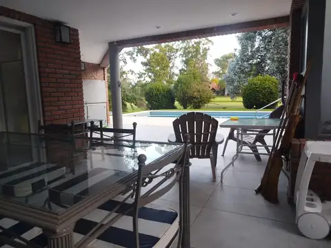 Casa en Venta con 4 cocheras
