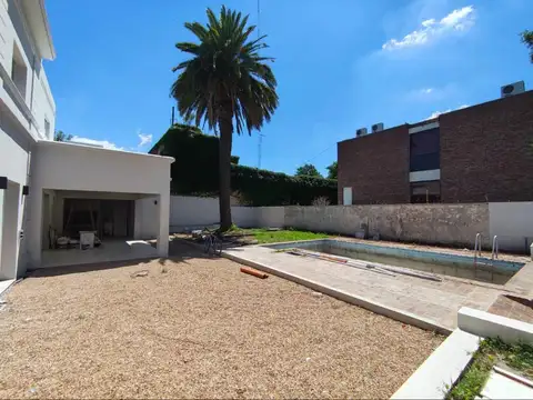Casa 7 ambientes con 4 baños