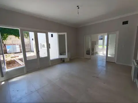 Casa en Venta con 4 cocheras