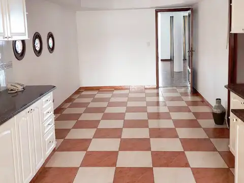 Departamento 6 ambientes con 3 baños