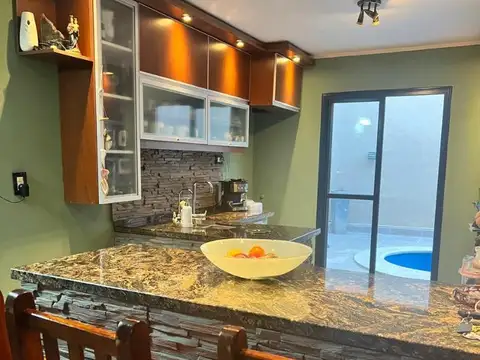 Casa en Venta con 6 cocheras