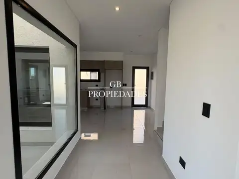 Casa en Venta con 5 cocheras