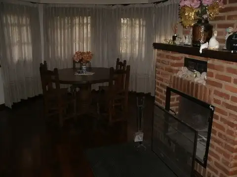 Casa 5 ambientes con 3 baños