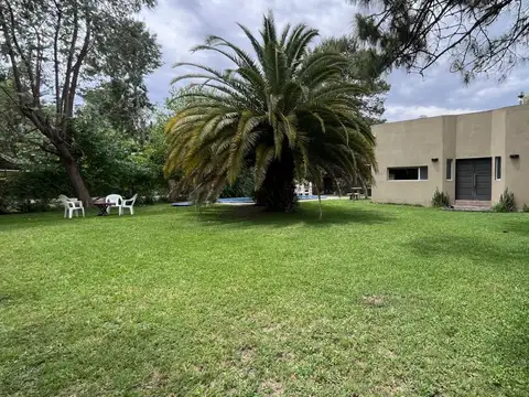 venta casa con pileta Campana PBA