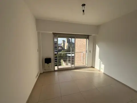 Departamento en Alquiler en San Isidro Vias / Rolon, $ 900.000