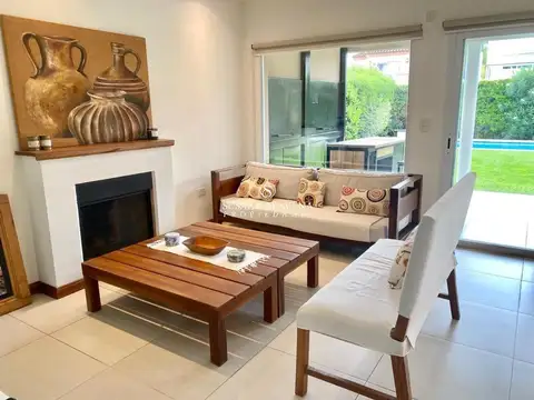 Casa 5 ambientes con 2 baños