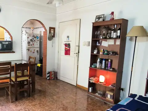 OPORTUNIDAD  DOS AMBIENTES EN PLENA ZONA COMERCIAL DE FLORES