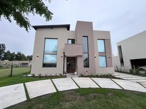 espectacular casa de 6amb en Santo Tomas