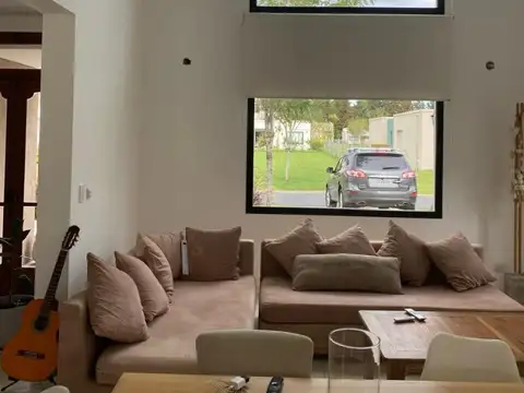 Casa en Venta con 3 cocheras