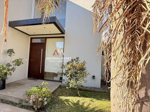 CASA EN VENTA EN ST MATTHEWS VILLAGE - PILAR