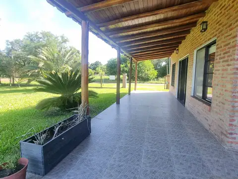 Casa quinta en Colonia con pileta y paisaje divino!