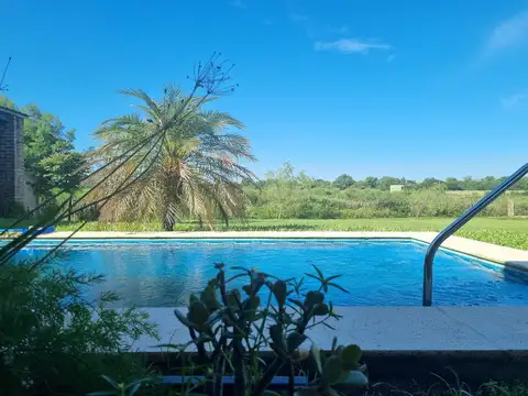 Casa quinta en Colonia con pileta y paisaje divino!