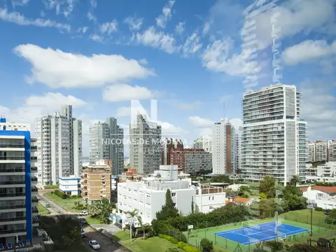 Apartamento en venta de 3 dormitorios en Forest Tower , Punta del este