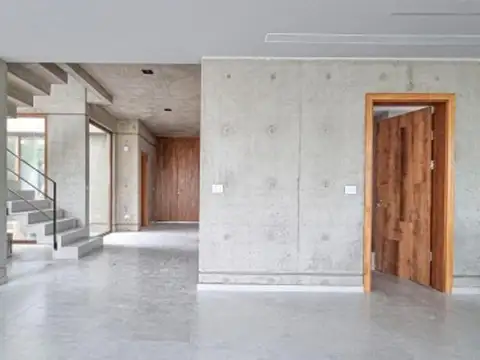 Casa 6 ambientes con 5 baños