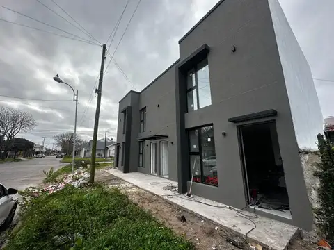 Depto Tipo Casa en Venta en Pompeya, USD 110.000