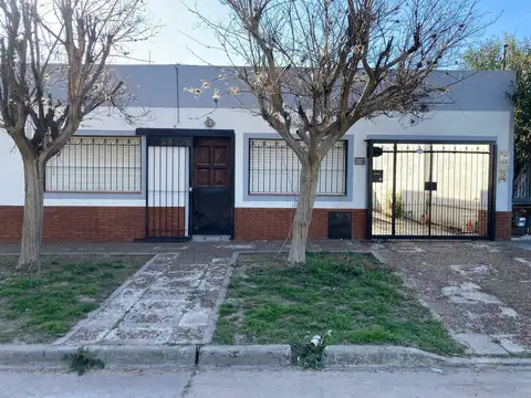 VENTA CASA 4 AMBIENTES EN MORENO