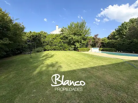 Casa 5 ambientes con 4 baños