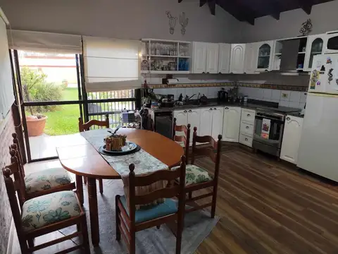 Casa 3 ambientes con 2 baños