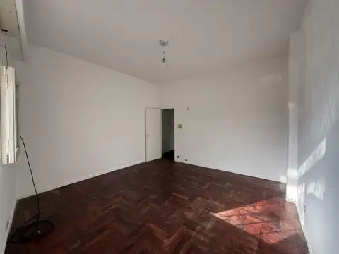 En Venta Departamento de 1 AMBIENTE al frente con Patio  Chacarita
