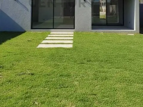 CASA A ESTRENAR EN B° LO TENGO - ARGÜELLO