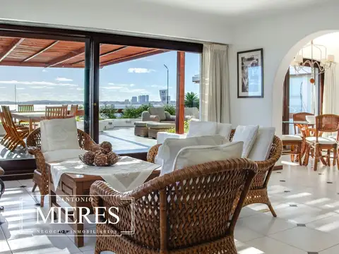 Departamento en Venta con 3 cocheras