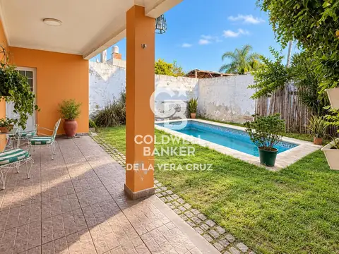Casa de 3 dormitorios con pileta y cochera en Santo Tomé