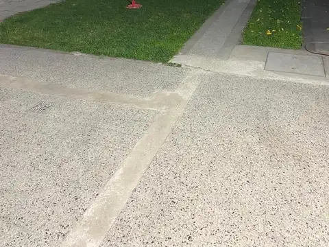 Casa de 4 amb. Excelente Estado.-