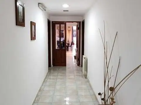 Edificio Comercial en venta - 15 Dormitorios 16 Baños 8 Cocheras - 658Mts2 - Carlos Tejedor