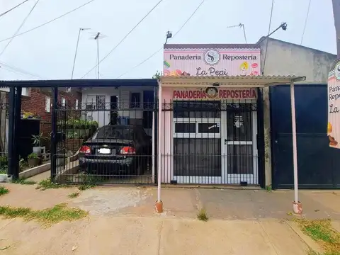 VENTA CASA 4 AMBIENTES EN MORENO