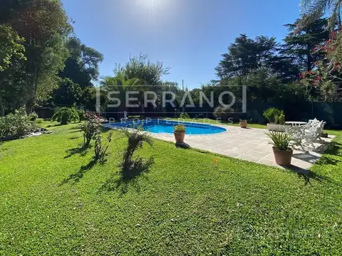 Casa en Venta con 2 cocheras