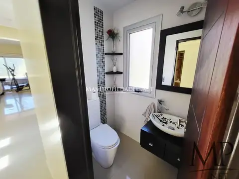 Casa en Venta con 3 cocheras
