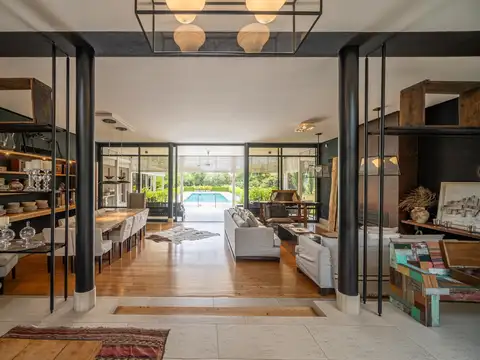 Casa en Venta con 2 cocheras