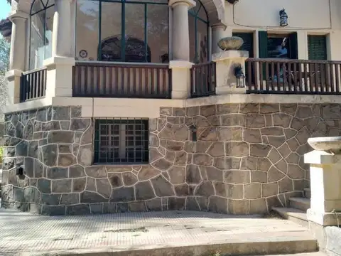 Casa en venta - 8 Dormitorios 10 Baños - Córdoba