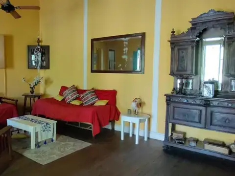 Casa 7 ambientes con 2 baños