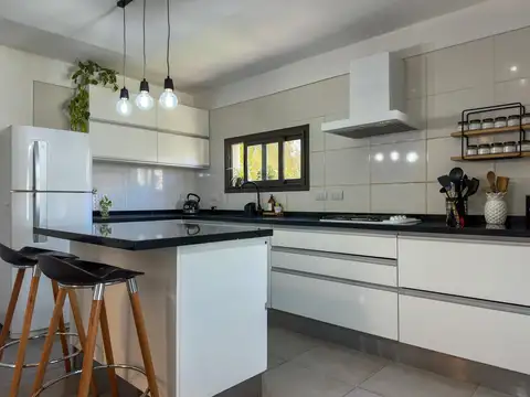 Casa 3 ambientes con 2 baños