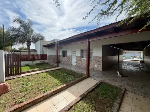 CASA-DOS DORMITORIOS-QUINCHO-PILETA- RICARDONE- Los solares 1000