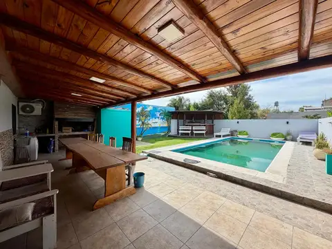 CASA DOS DORMITORIOS QUINCHO PILETA  RICARDONE  Los solares 1000