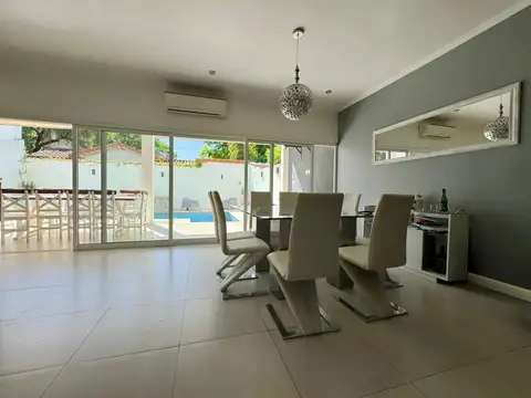 Casa 7 ambientes con 5 baños