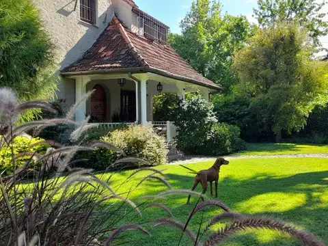 Casa en Venta con 4 cocheras