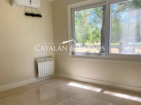 Exclusiva Casa en Miralagos: Estilo, Comodidad y Vistas Inigualables