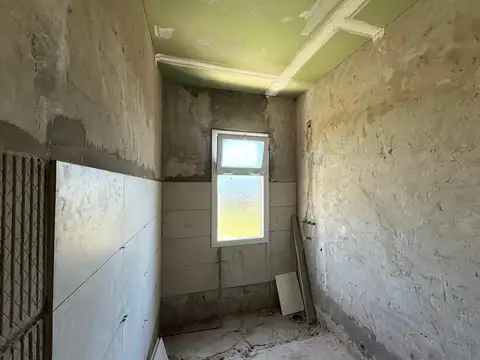 Venta/Apto Credito Casa Dos Dormitorios Cochera Quincho Jardin. Ibarlucea