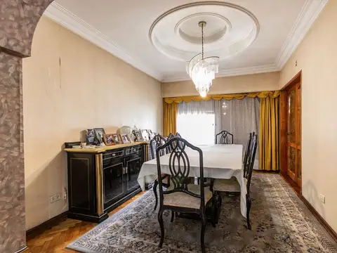 Casa 5 ambientes con 4 baños