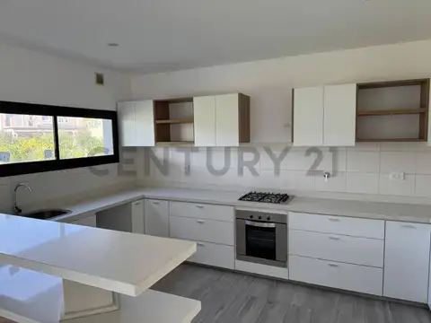 CASA  VENTA  6 AMB. 4 HAB. C/ESCRITORIO CONSTRUIDA EN DOS PLANTAS, BARRIO SAN PA